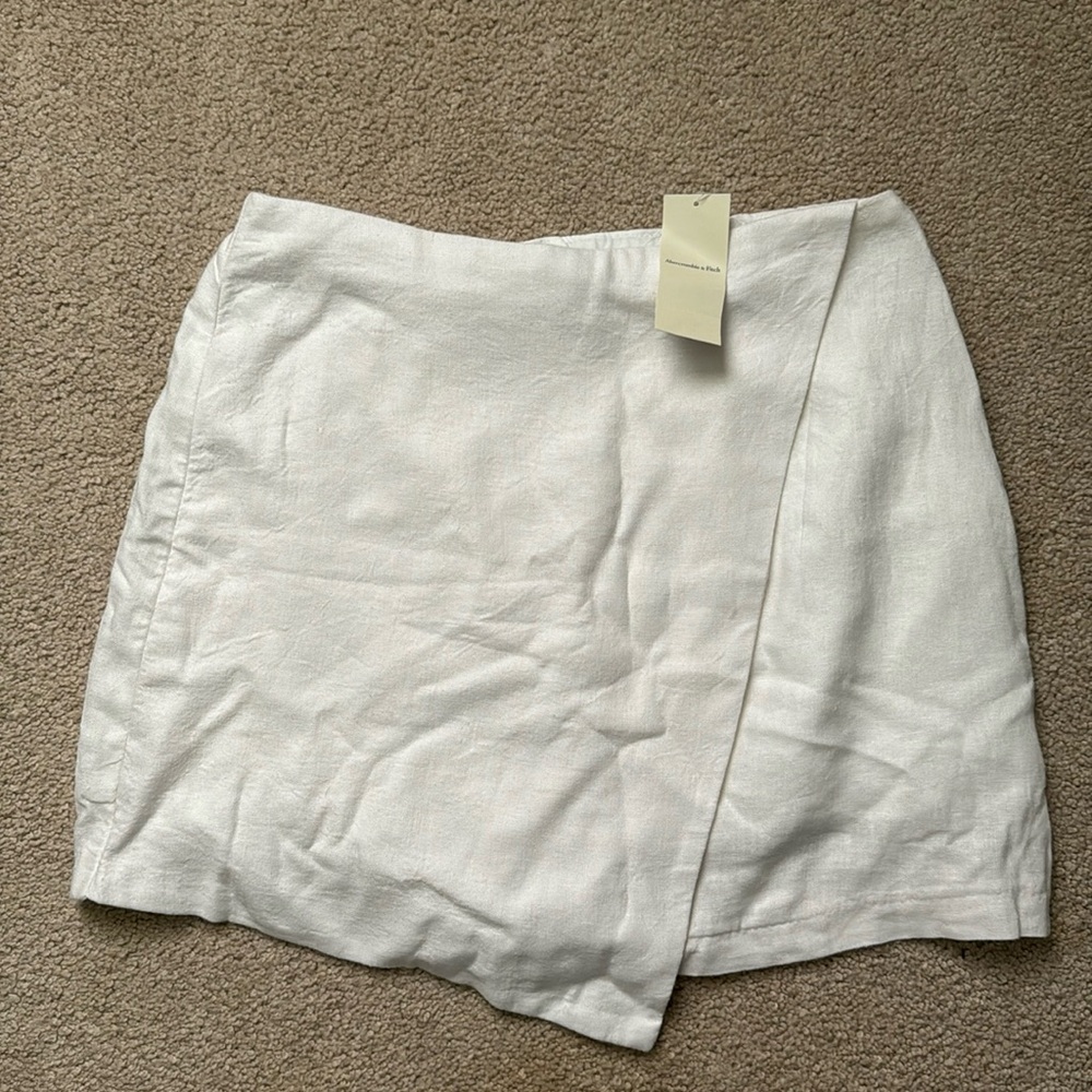 NWT Abercrombie Envelope Skirt / Skort
